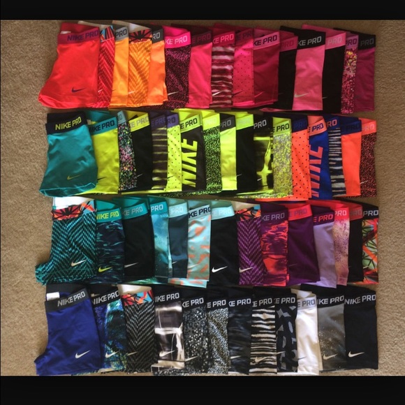 LOOKING FOR NIKE COMPRESSION SHORTS. 😍😞 - Picture 1 of 1
