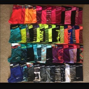 LOOKING FOR NIKE COMPRESSION SHORTS. 😍😞