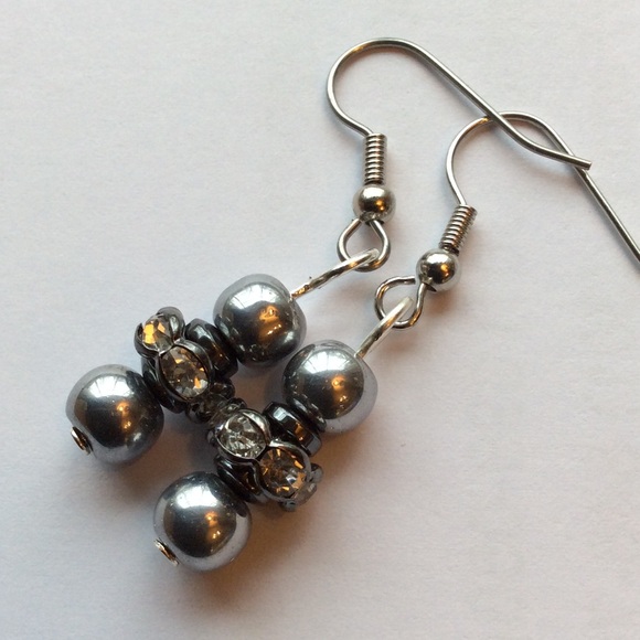 Jewelry - ⭐️ Stunning Steel Gray Earrings