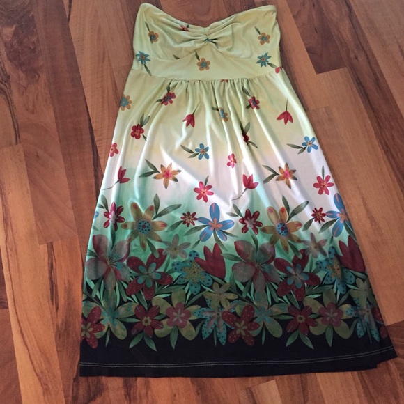⬇️PRICE DROP⬇️ Strapless Summer Dress/Coverup 👗