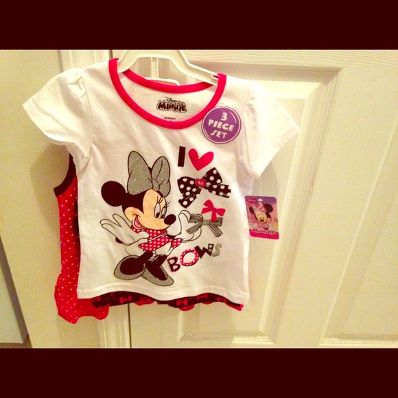 Gorgeous 3 piece Minnie Mouse short set🎀🎀