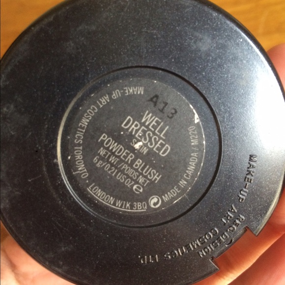 MAC blush Well Dressed - Picture 2 of 3