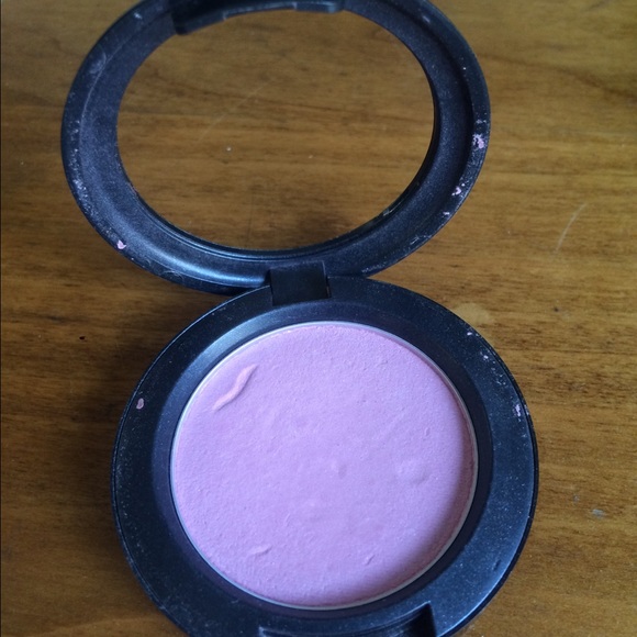 MAC blush Well Dressed - Picture 3 of 3