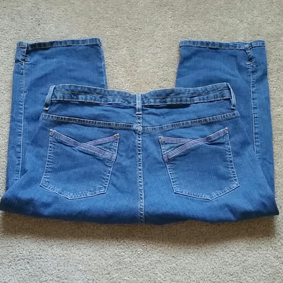 Stretchy Jean capris. Size 14/16