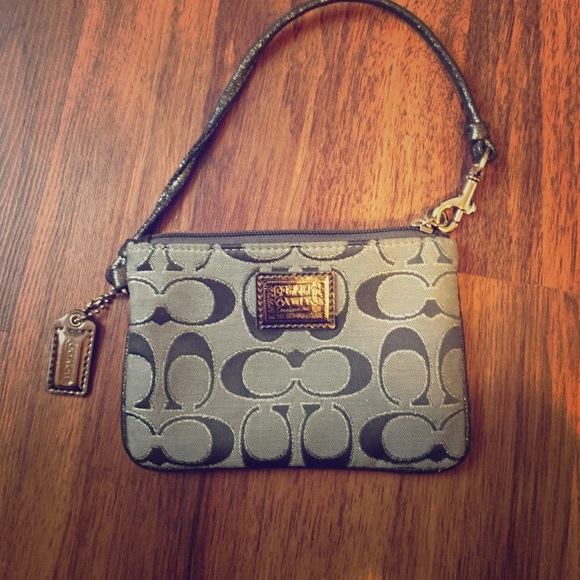Authentic Coach Poppy Wristlet