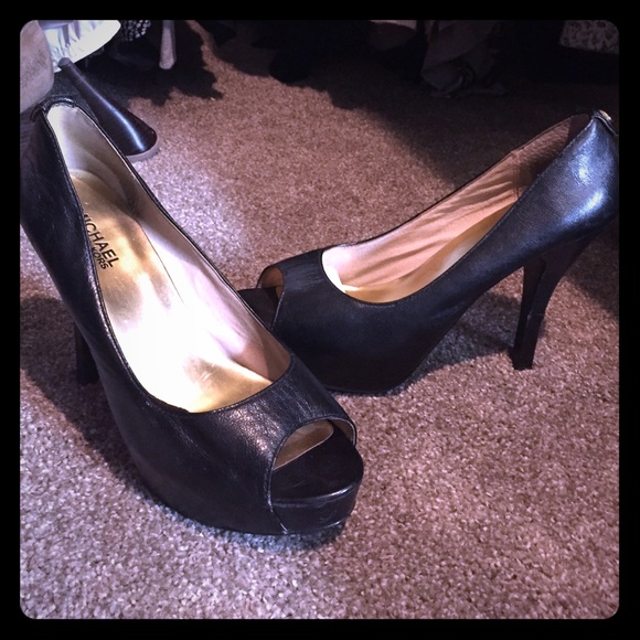 Size 8 Michael Kors black leather heels