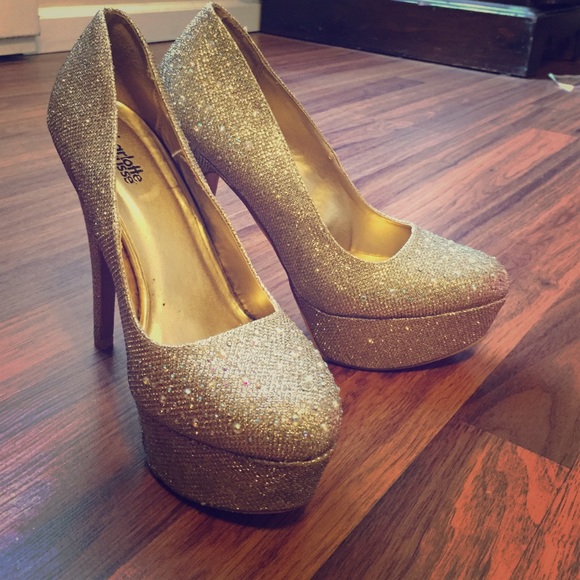 Gold glitter and rhinestone Pump