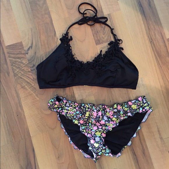 ❌BUNDLE❌ Victoria's Secret fringe bikini top