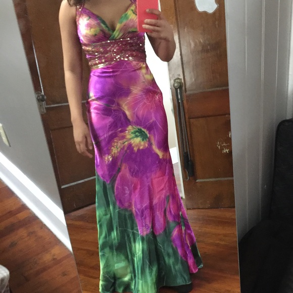 Prom dress - Picture 2 of 4