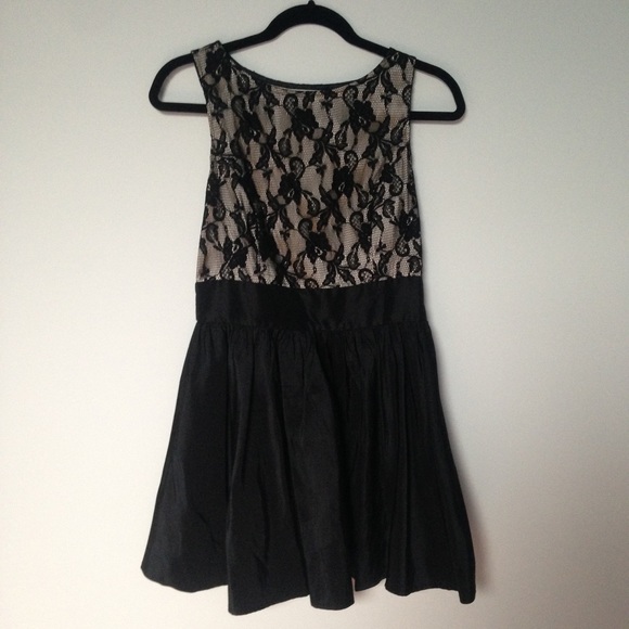 Black dress. Lace/taffeta mix. - Picture 2 of 2