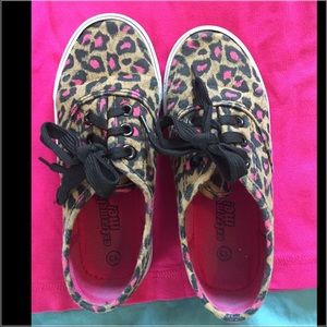 Girls leopard print shoe size 13