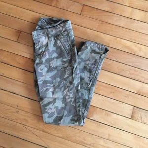 Old Navy Camo jeans with ankle zipper - 4 petite