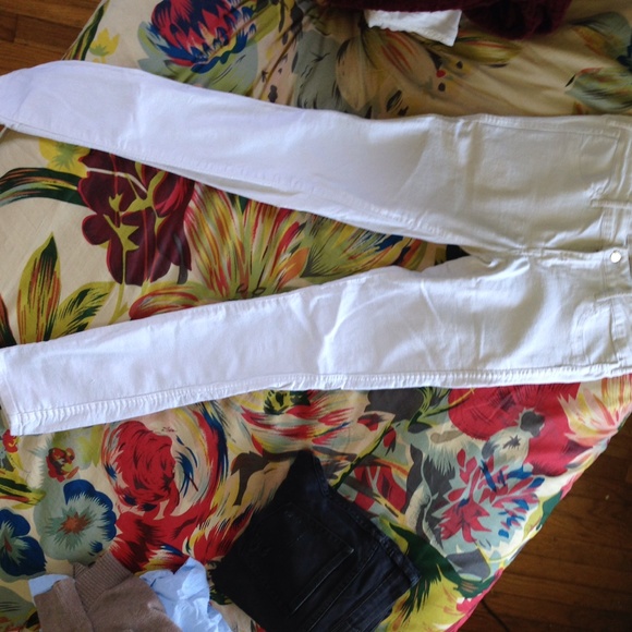 White denim jeans