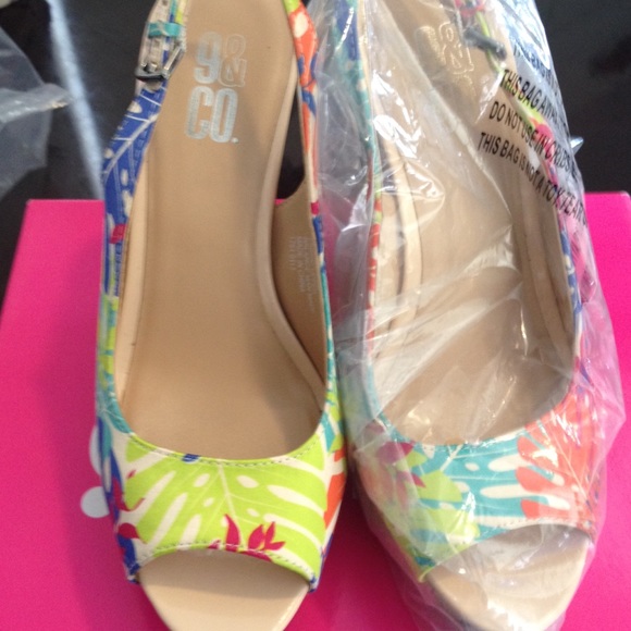 Summer wedges size 6 1/2