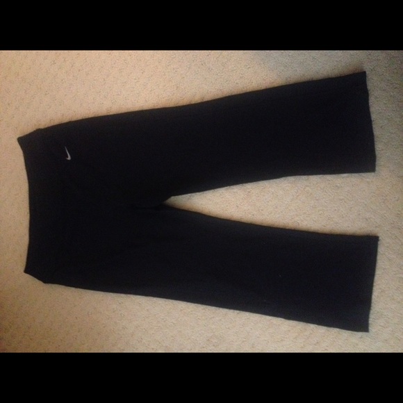 Women's Nike small black spandex Capri - Picture 2 of 4
