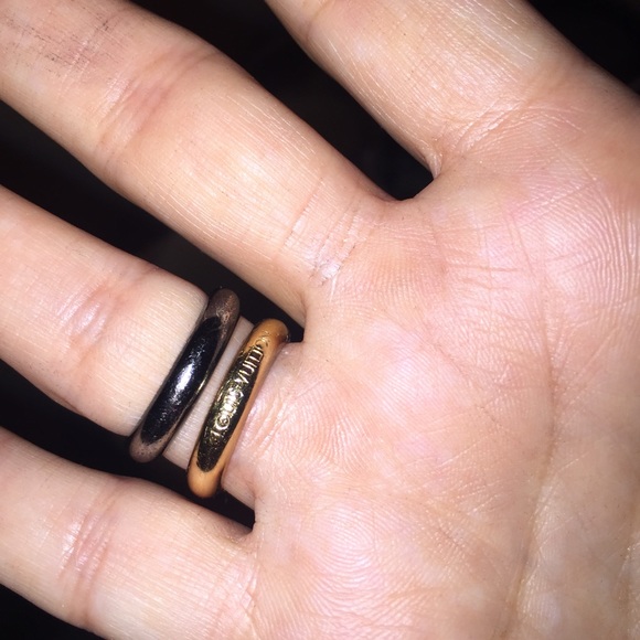 🎉🎉HOST PICK🎉🎉Louis Vuitton logo ring set! - Picture 3 of 3