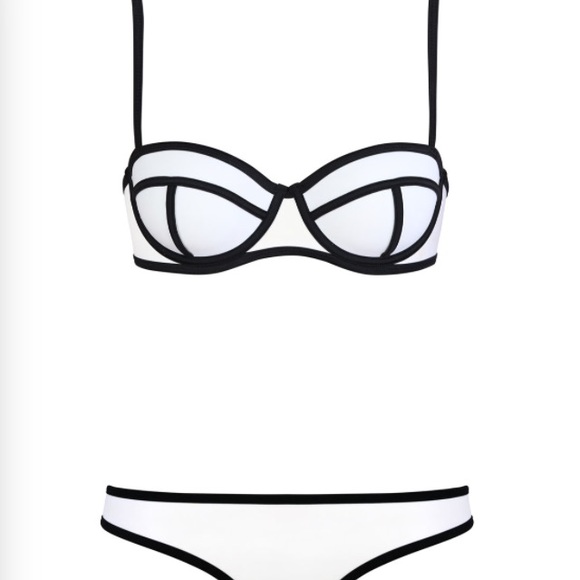 Whit triangl dupe bikini top size L