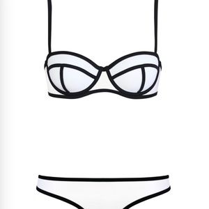 Whit triangl dupe bikini top size L