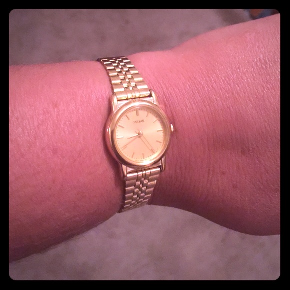 Ladies Gold Pulsar watch needs battery cost 5.00