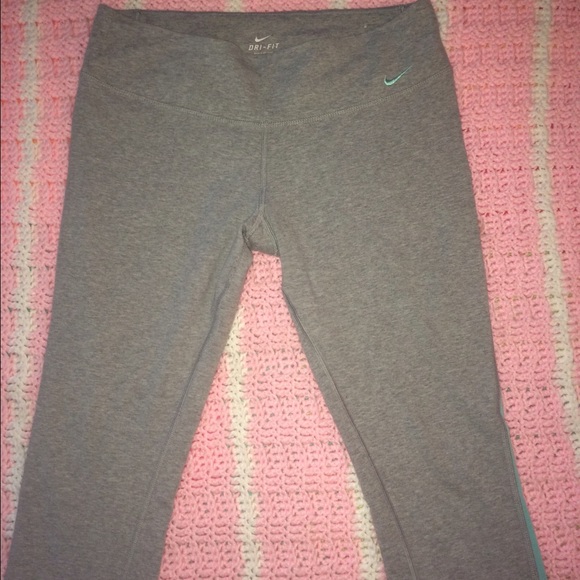Nike Dri-fit Capri yoga/ workout pants