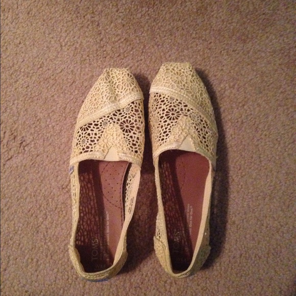 worn twice; yellow-lace TOMS