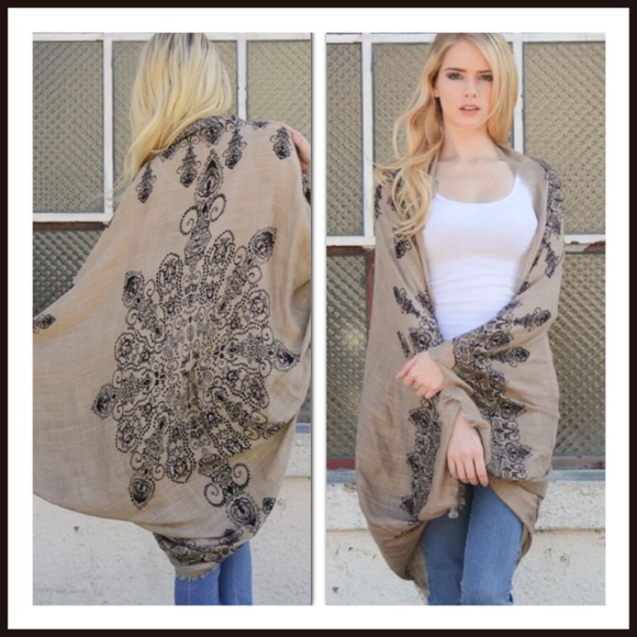 Mandala Kimono Scarf - Picture 4 of 4