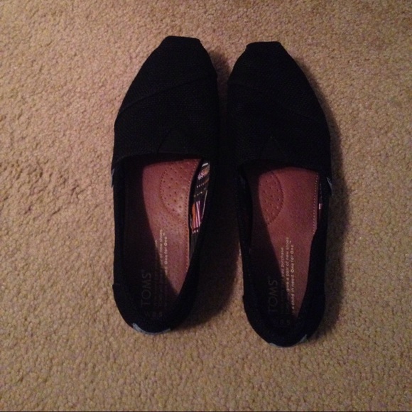 barely worn; good condition. black TOMS