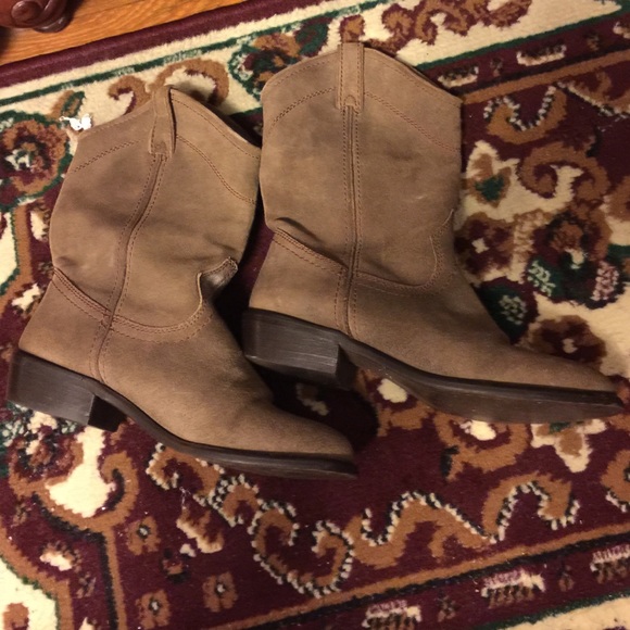 Boots - Picture 2 of 4