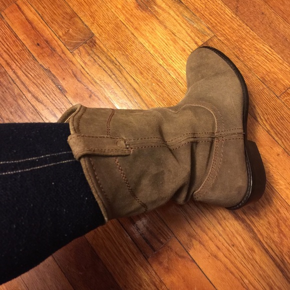 Boots - Picture 3 of 4