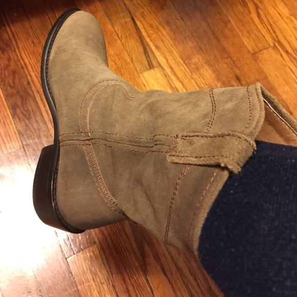 Boots - Picture 4 of 4