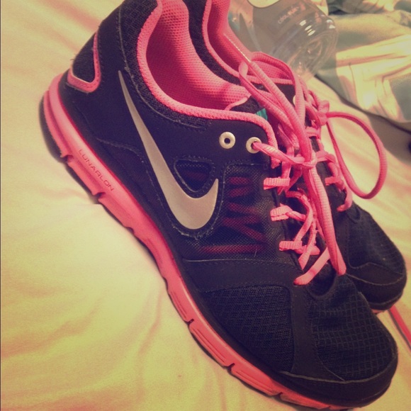 NIKES SHOES