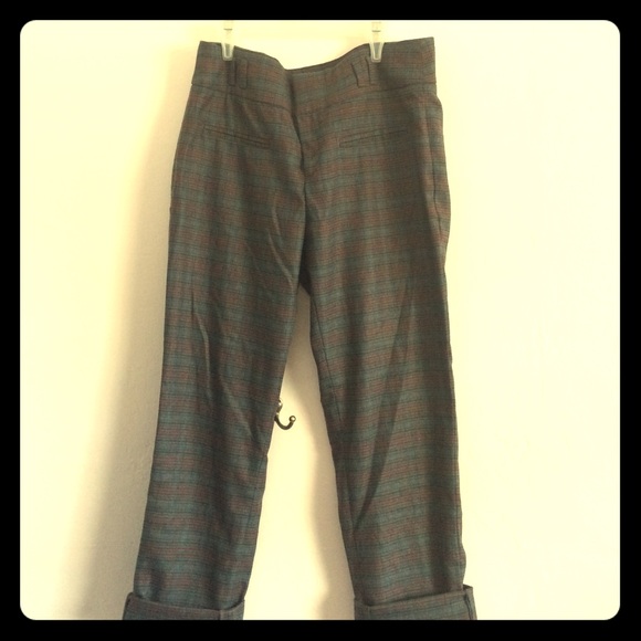 Cute plaid capris from anthropoligie.  Size 6 - Picture 1 of 3