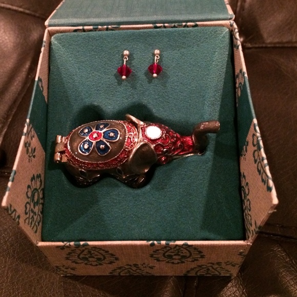 Lucky brand earrings and case