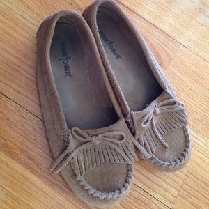 Minnetonka beige flats