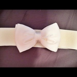 White bow belt