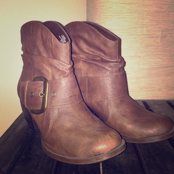 🚫SOLD🚫Maurices bootie with heel size 7 - Picture 1 of 4