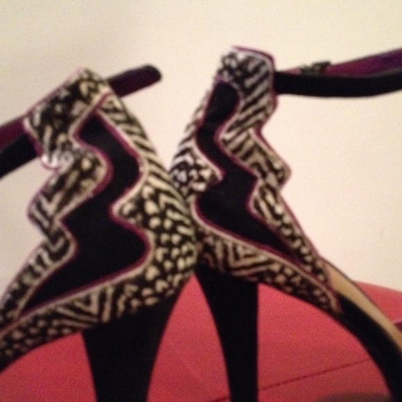 Cute animal print heels - Picture 3 of 4