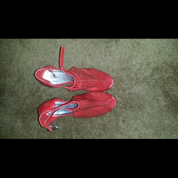 Red heels - Picture 2 of 2