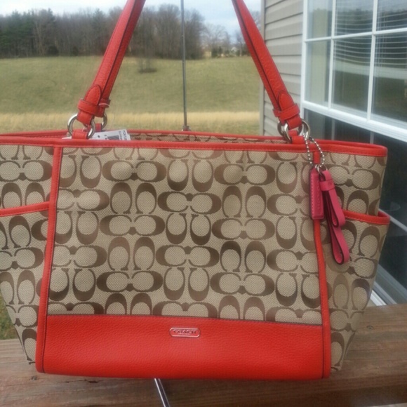 Coach carrie tote.