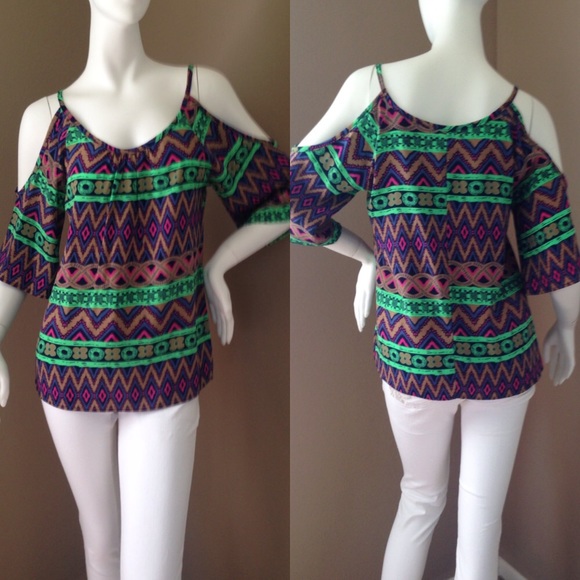 Tops - SALE🎉 cold shoulder tops