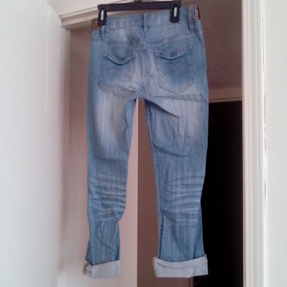 Distressed Jean Kapris - Picture 2 of 3