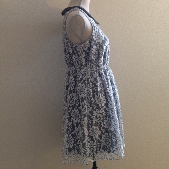 EBONY LACE DRESS - Picture 2 of 4