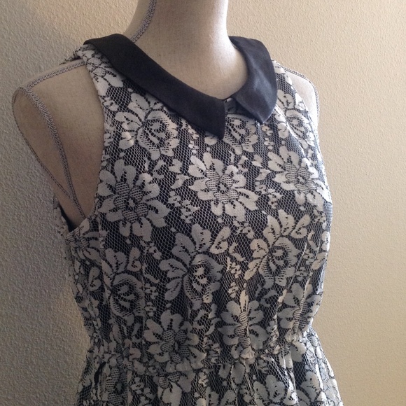 EBONY LACE DRESS - Picture 3 of 4