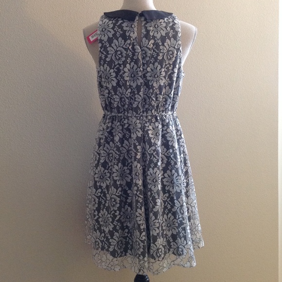 EBONY LACE DRESS - Picture 4 of 4