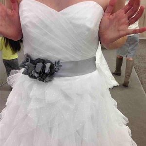 Additional pictures of wedding dress.