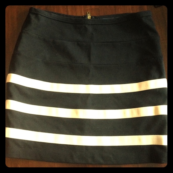 NWOT F21 STRETCH MINI w cream bandage