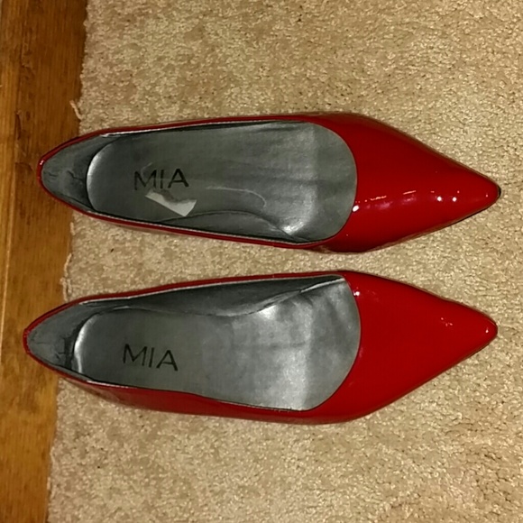 ??Red Patent Leather Flats