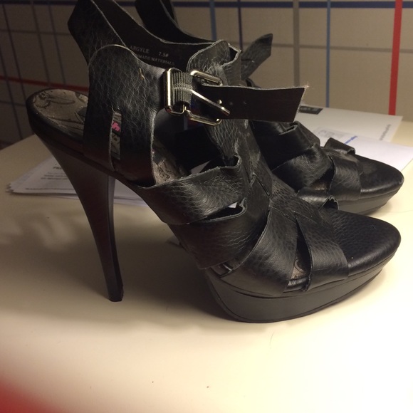 Sexy black heels! SIZE 7.5