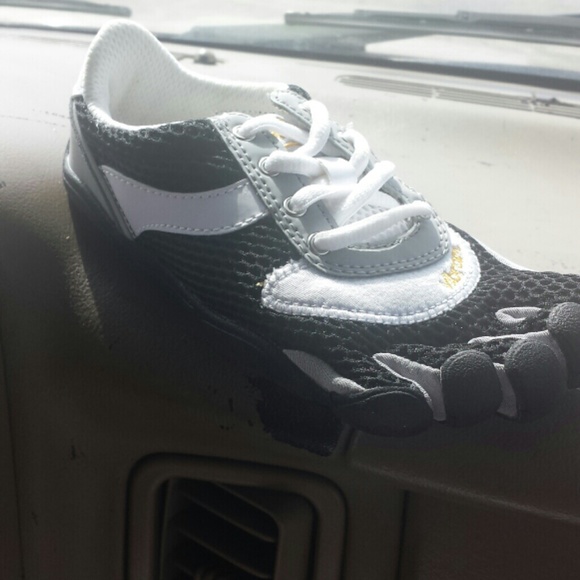 Vibram 5 fingers - Picture 2 of 2