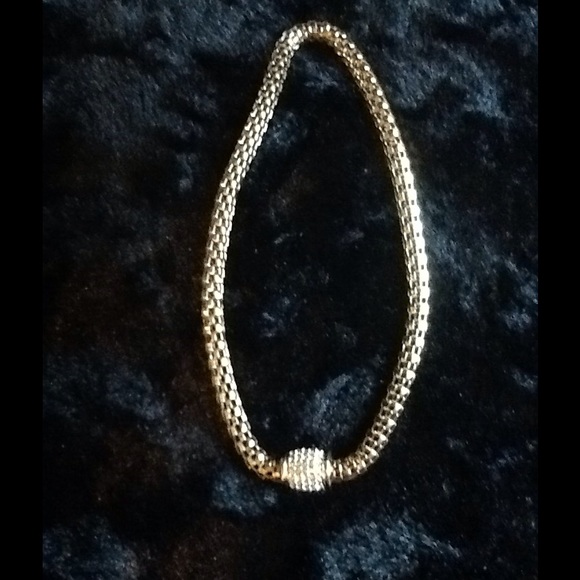 GOLD NECKLACE - Picture 1 of 3